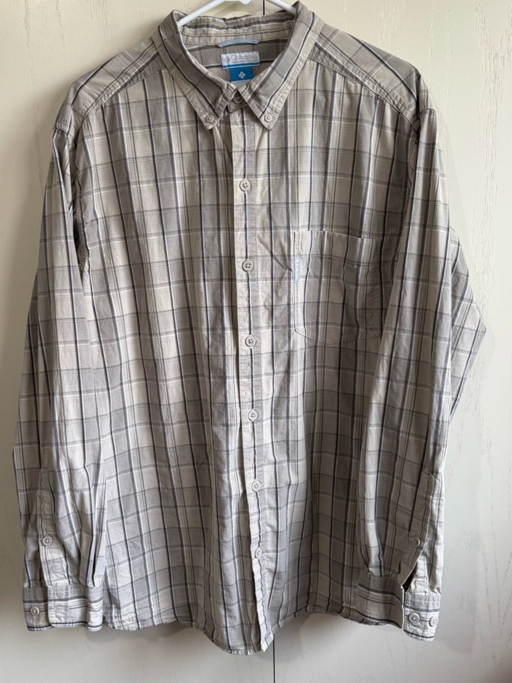 Columbia Men's Light Beige and Gray Plaid Button-Down Shirt
